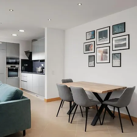 Cozy Open Plan In 아파트 *